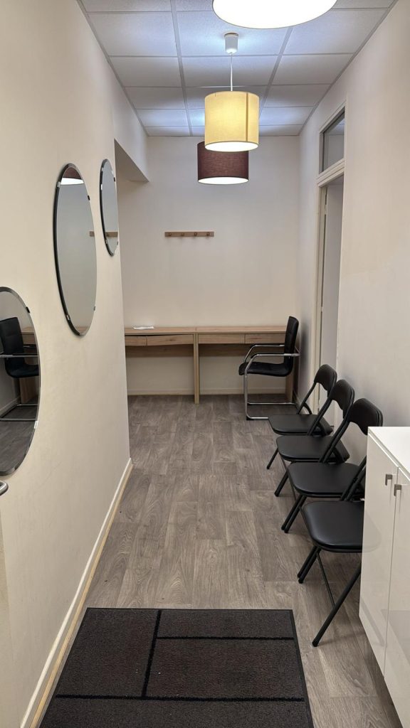 Salle d'attente - Body House Kiné de La Garenne-Colombes - centre de kinésithérapie - 14 Av. de Charlebourg, 92250 La Garenne-Colombes, France - 5