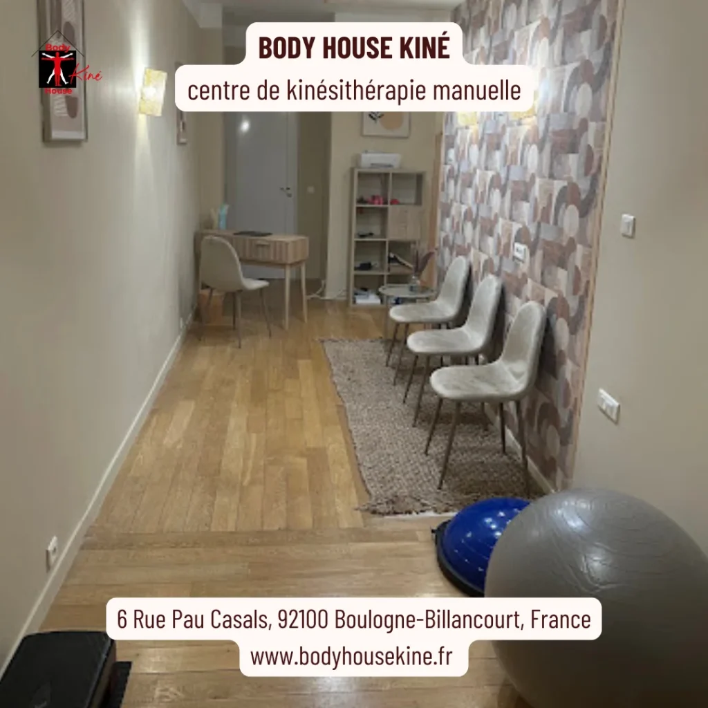 Salle d'attente lumineuse du cabinet BHK rue Pau Casals à Boulogne-Billancourt, assises confortables et ballon de fitness